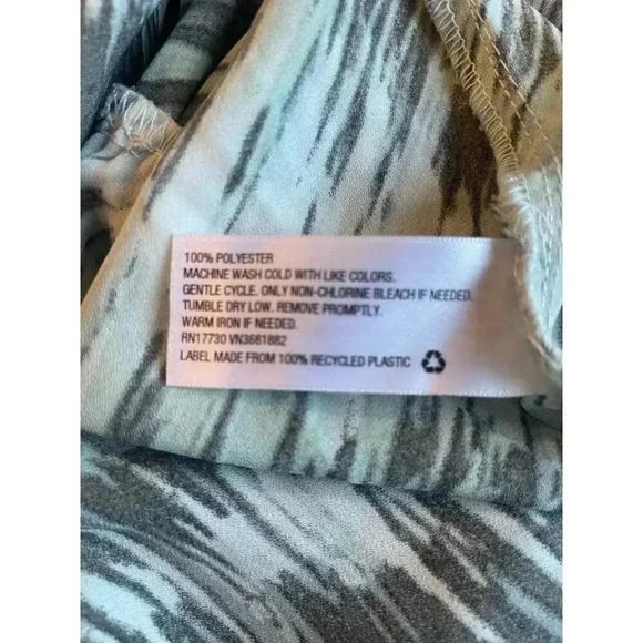 Maternity Women’s Liz Lange Button-Up, 3/4th Sleeve Blouse Size X-Small - Picture 8 of 10